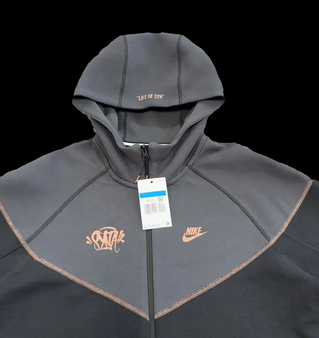 SYNA CENTRAL CEE X TECH FLEECE SET-(SYNA WORLD)