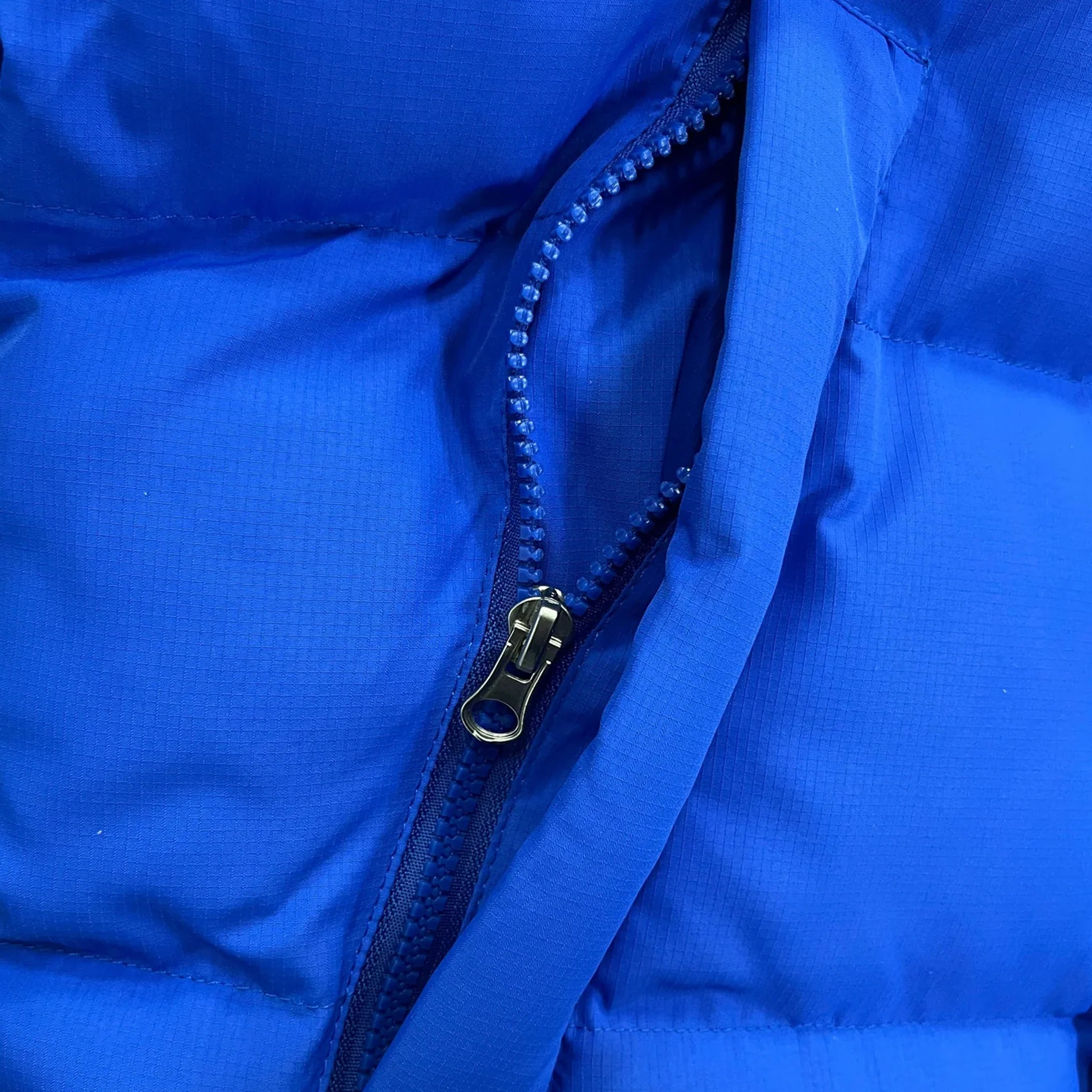 TRAPSTAR DECODED HOODED PUFFER 2.0 (DAZZLING BLUE)