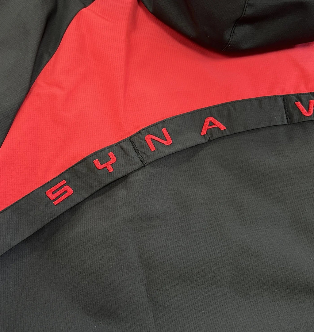 SYNA VORTEX WOVEN JACKET (BLACK/RED)