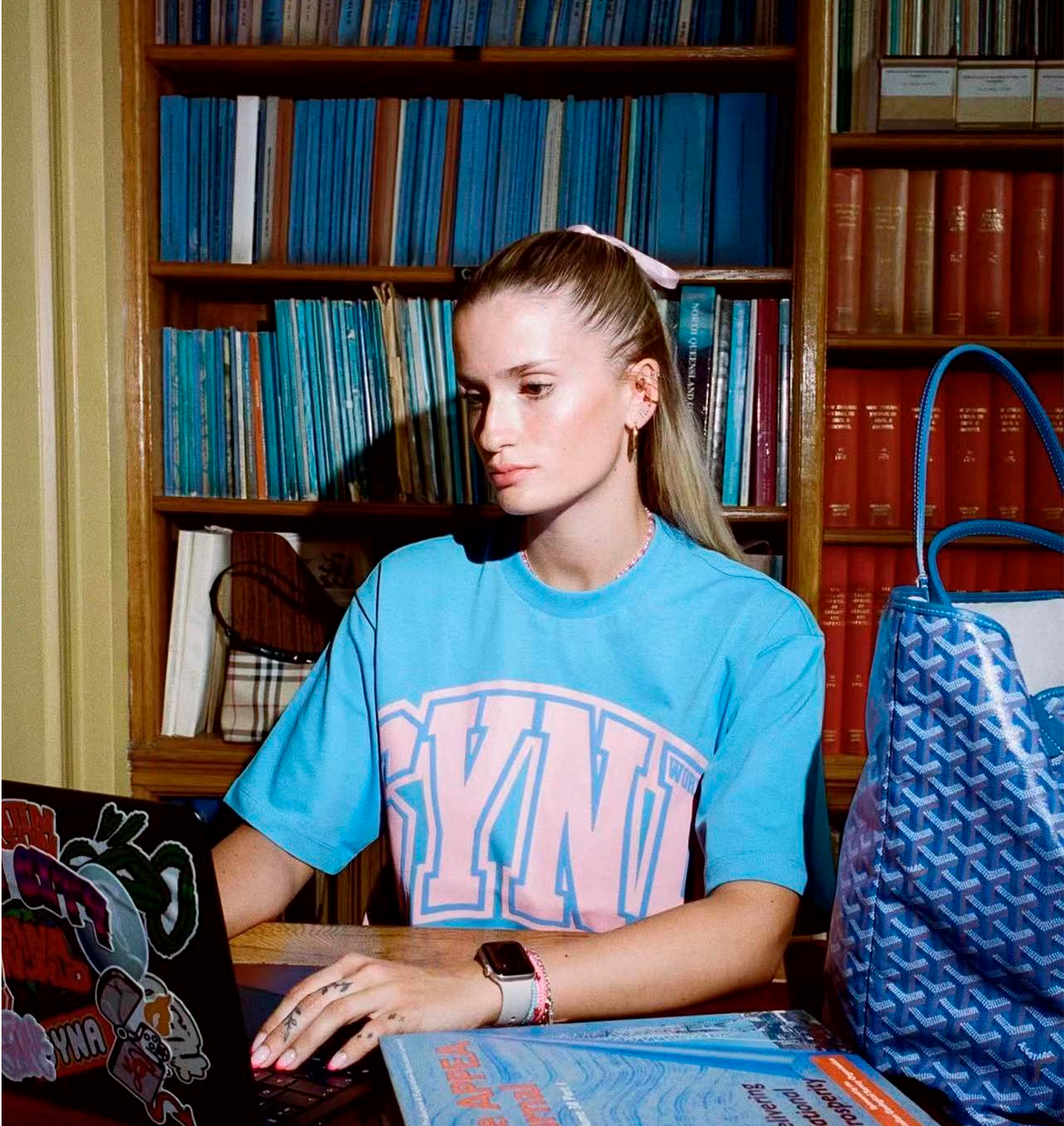 SYNA COLLEGE TEE (BLUE/PINK)