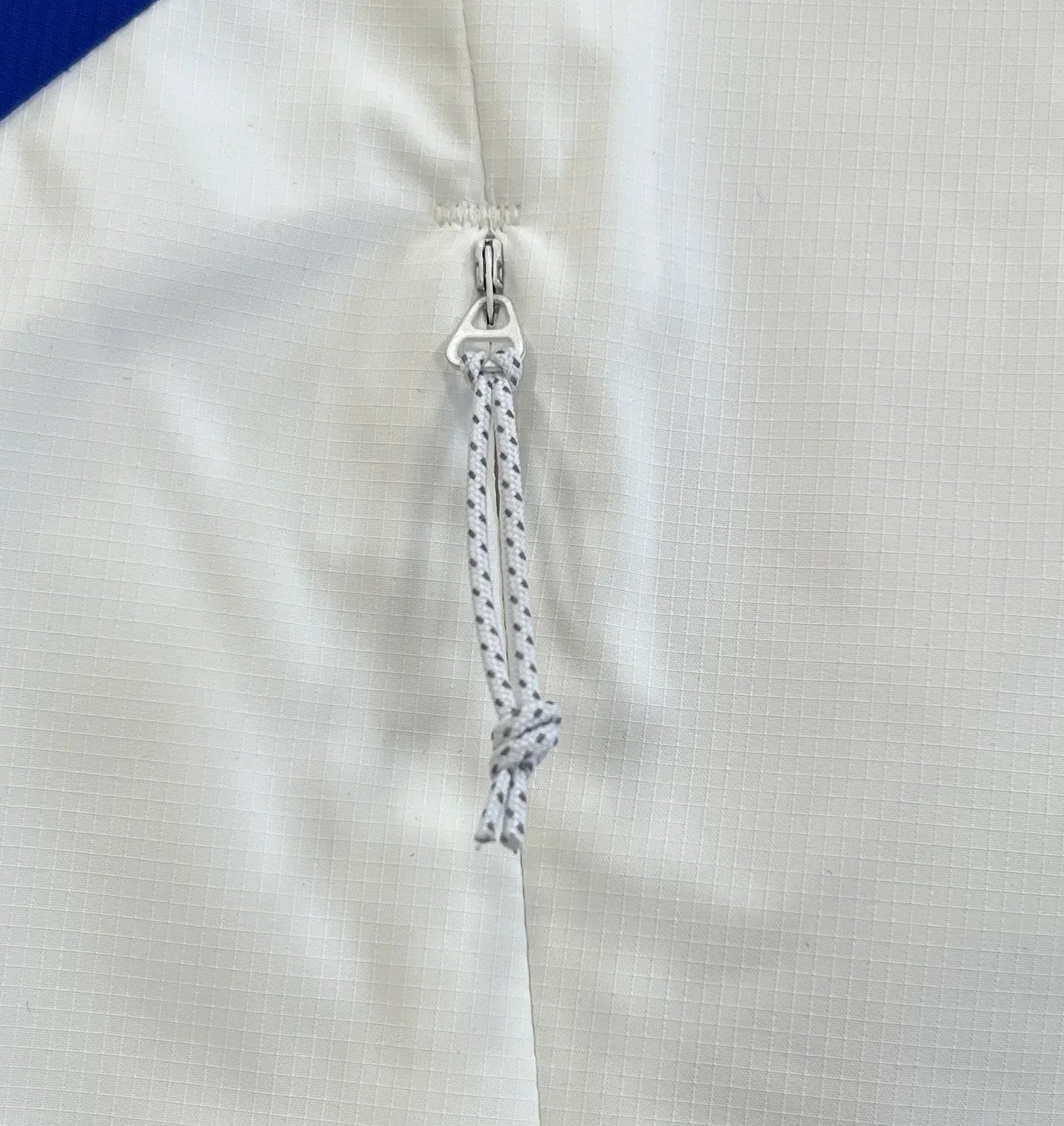 SYNA VORTEX WOVEN JACKET (WHITE/BLUE)