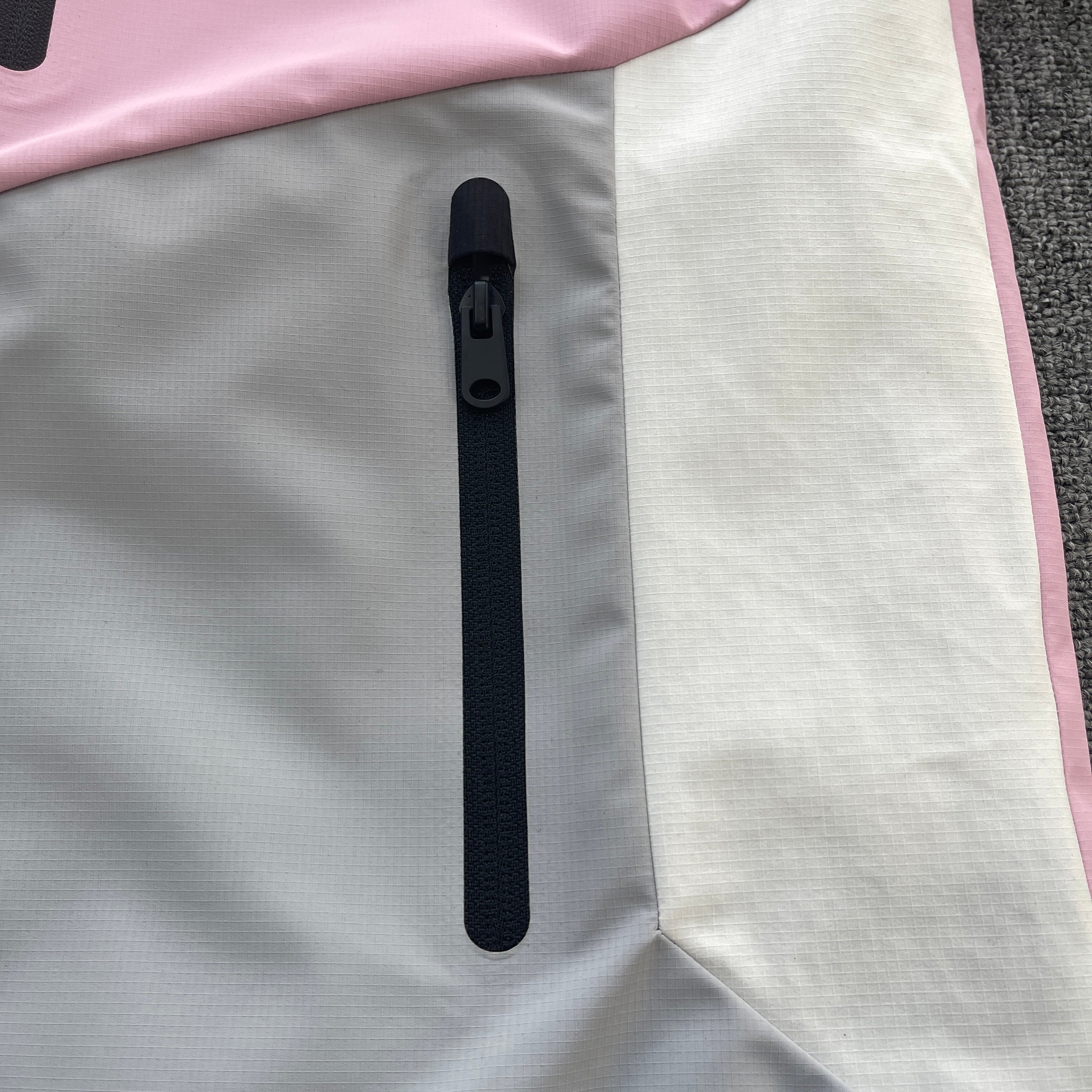 SYNA WORLD DYNAMIC TRACK JACKET - (GREY / PINK)