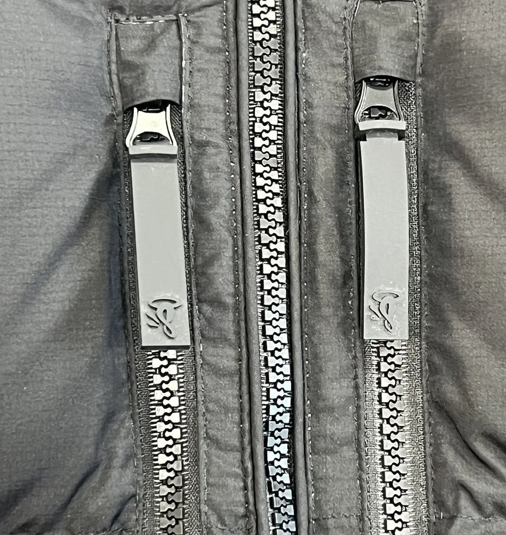 SYNA WAVE PUFFER JACKET (BLACK)