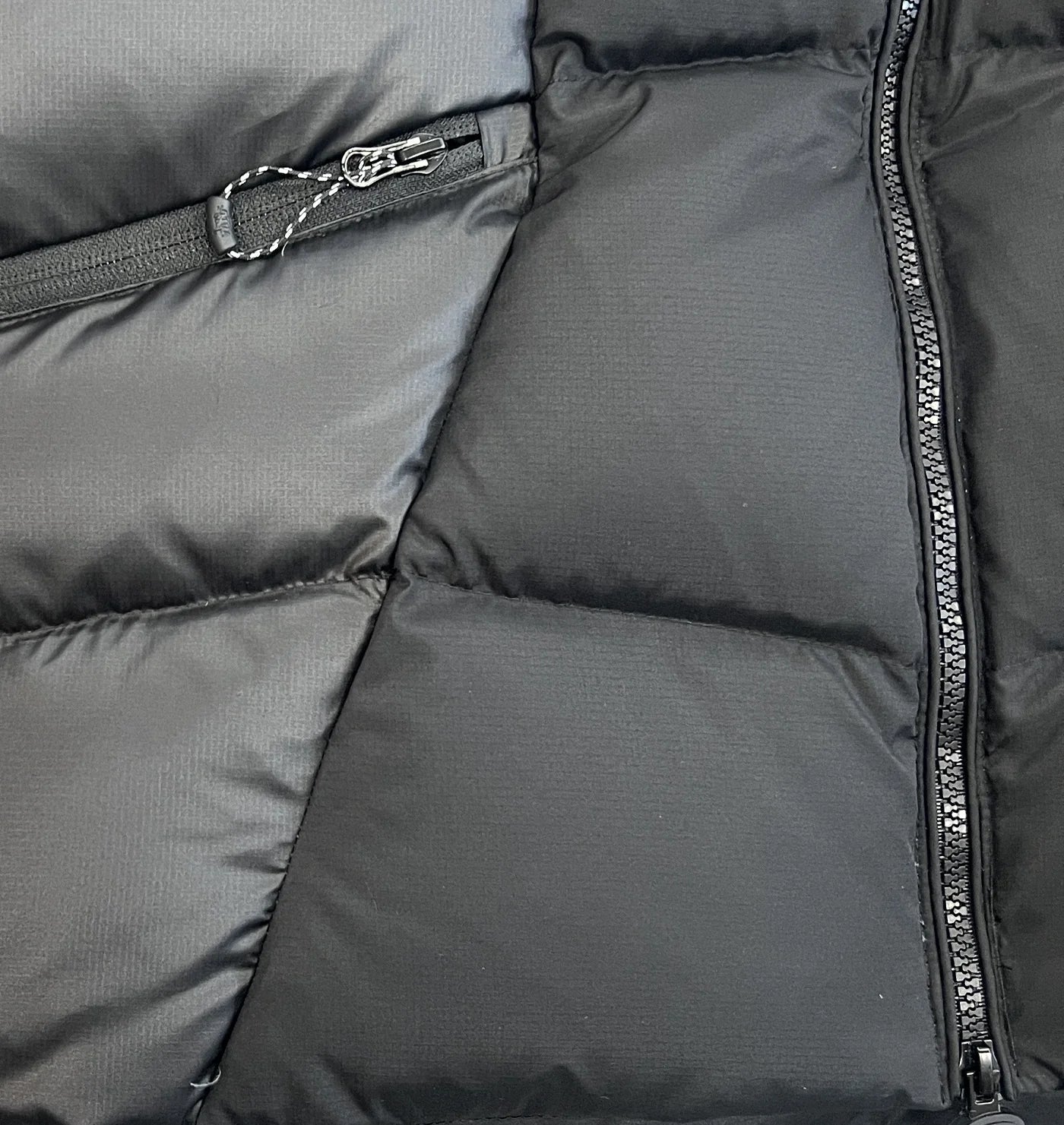 SYNA WAVE PUFFER JACKET (BLACK)