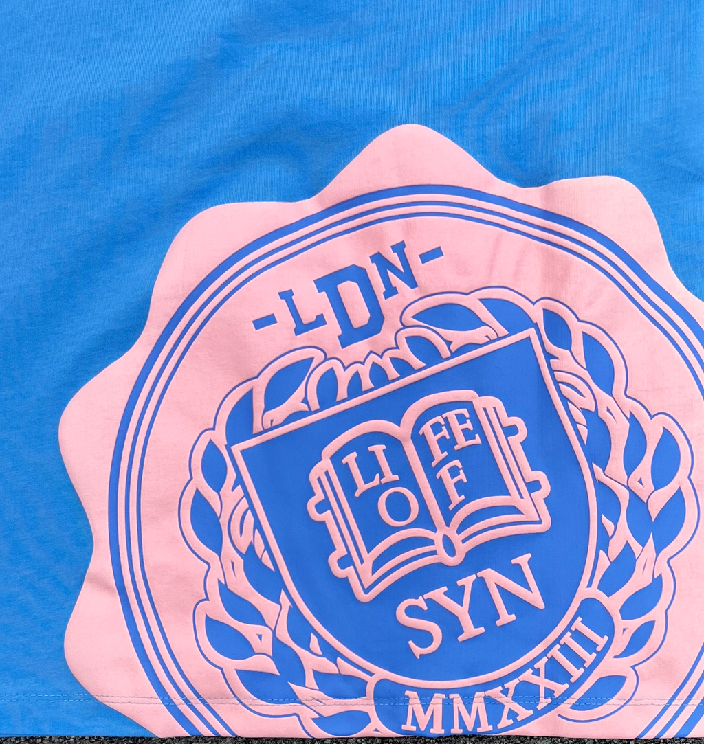 SYNA COLLEGE TEE (BLUE/PINK)
