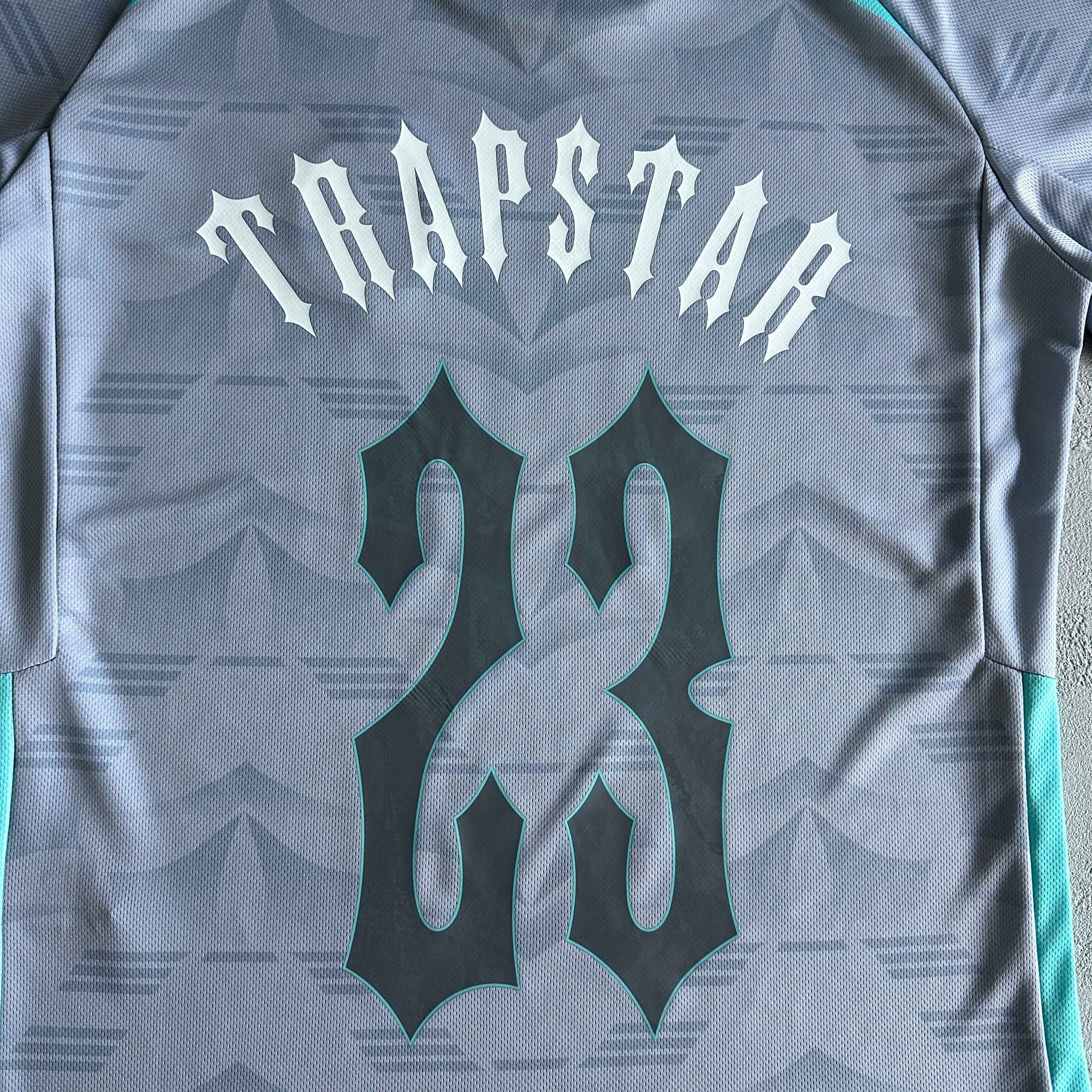 TRAPSTAR IRONGATE FOOTBALL JERSEY (GREY/BLUE)