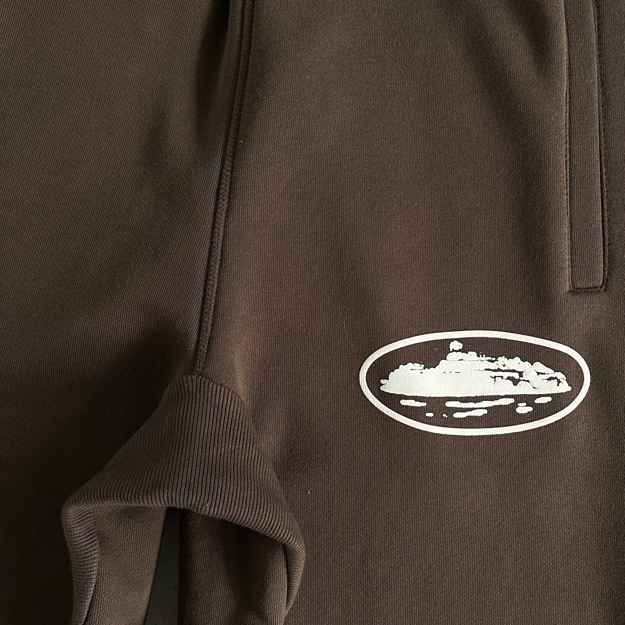 CORTEIZ ISLAND PUFF PRINT ZIP TRACKSUIT (BROWN)