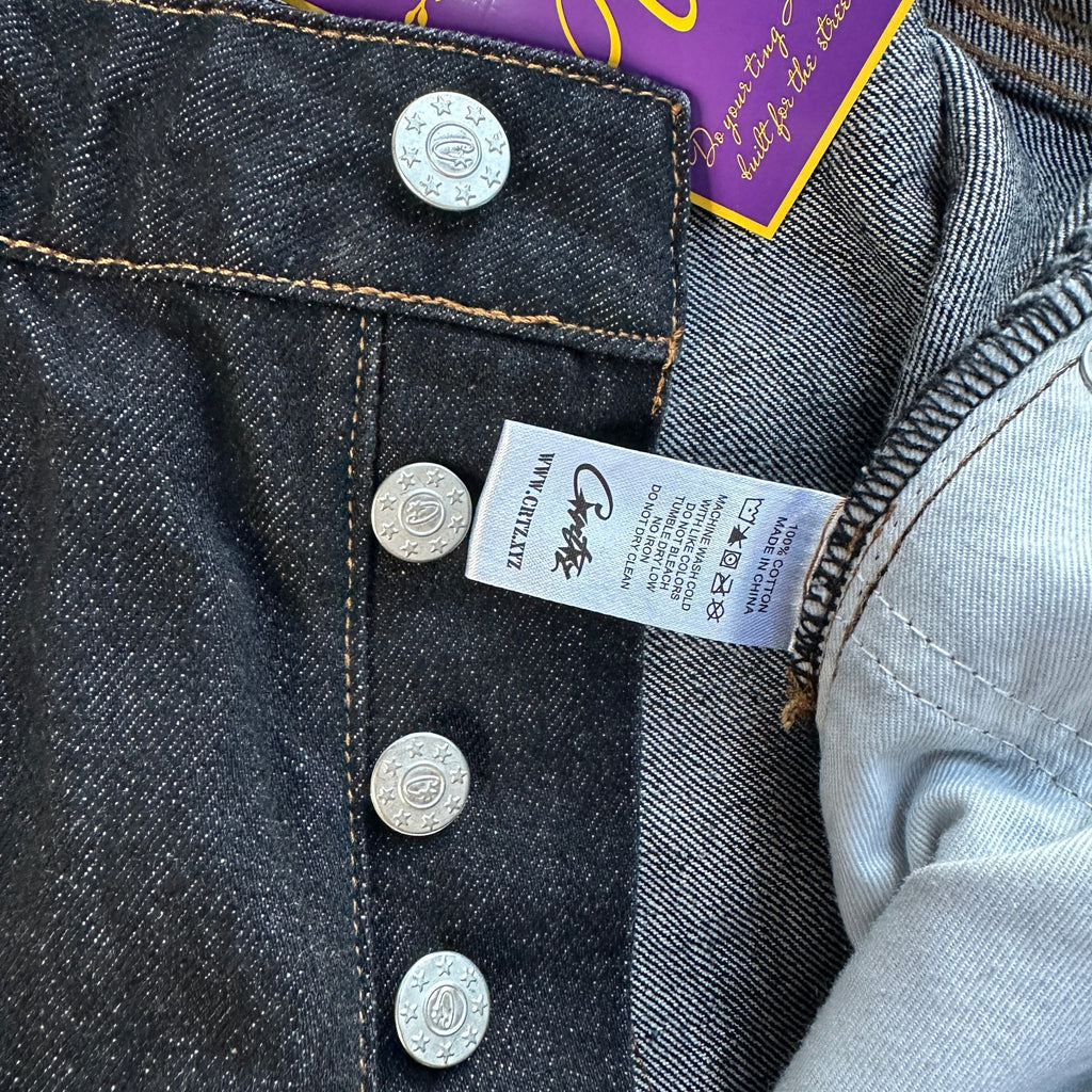 CORTEIZ DUAL STRIPE BAGGY JEANS (BLACK WASH)