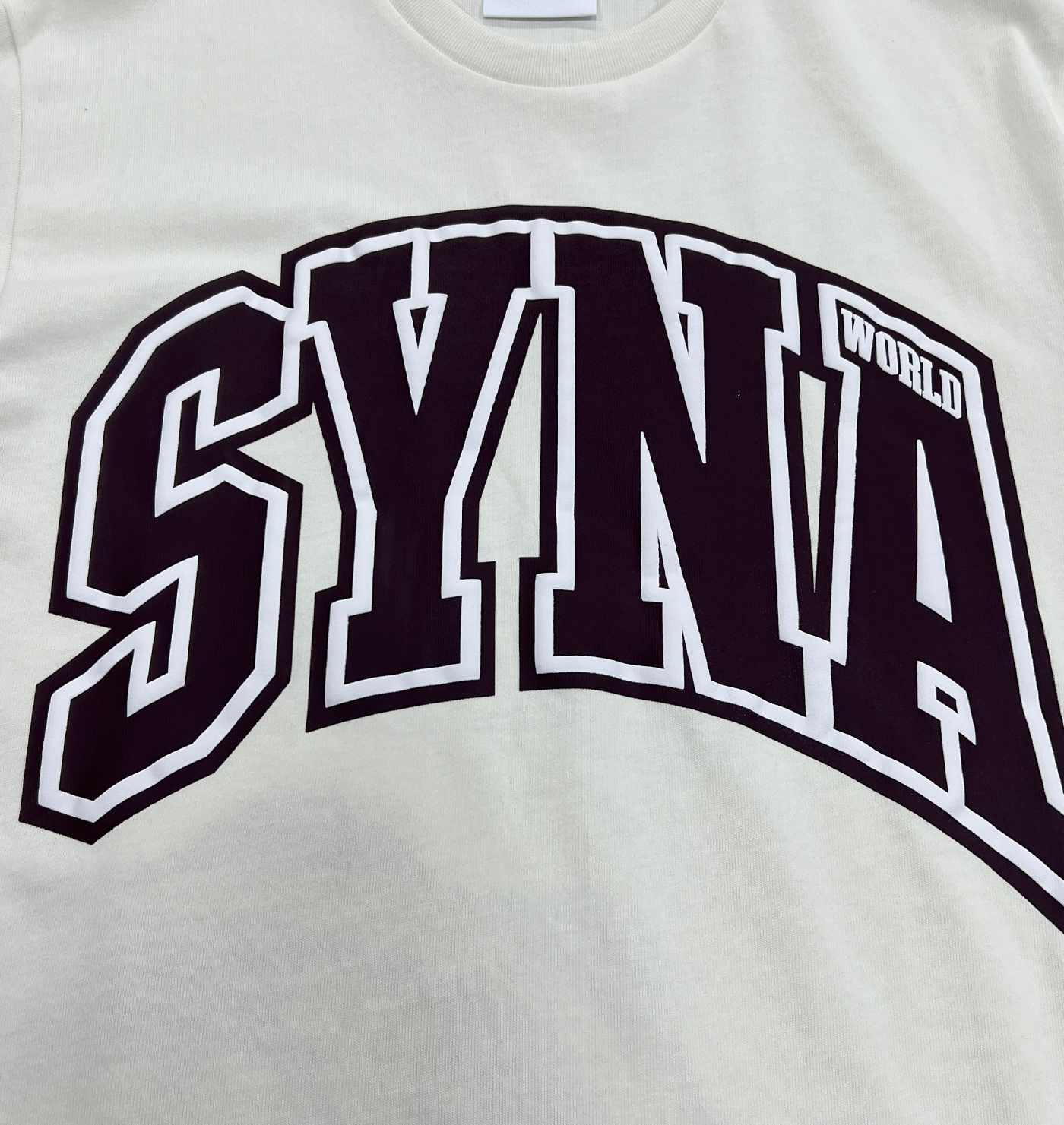 SYNA COLLEGE TEE (WHITE)