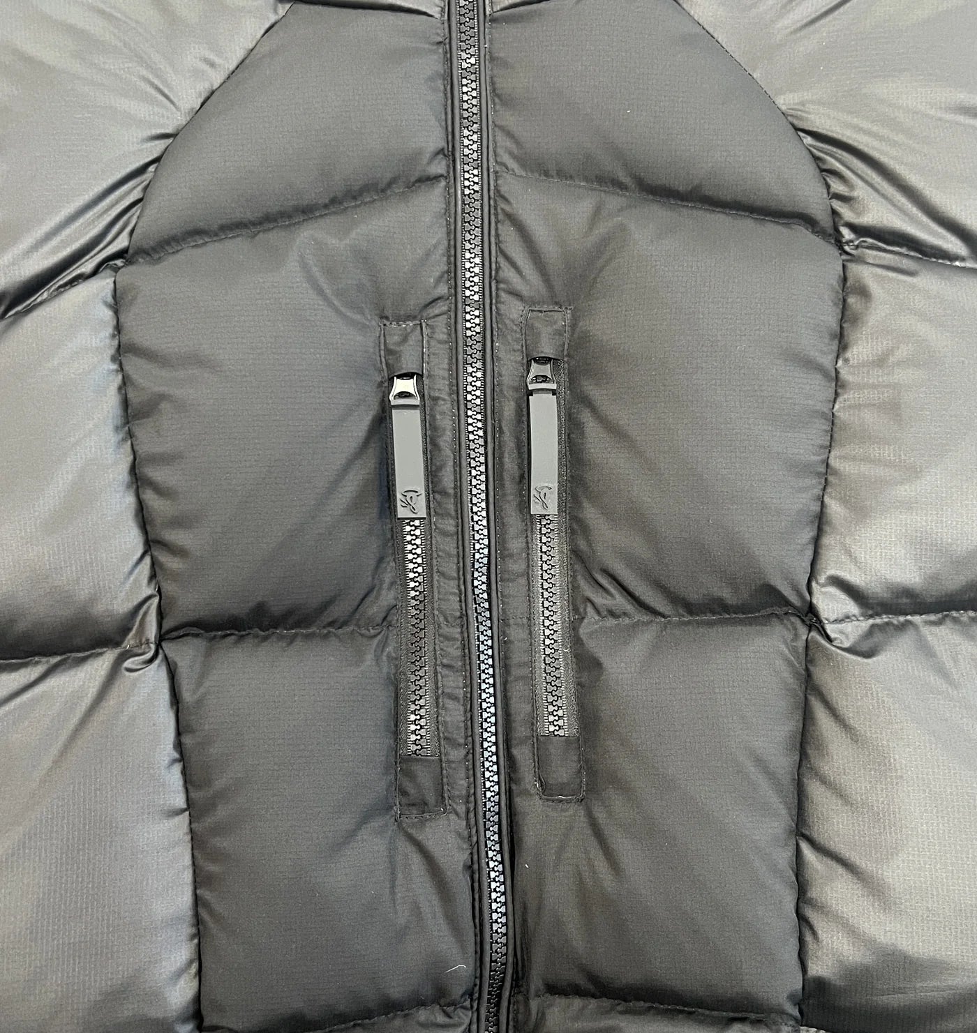 SYNA WAVE PUFFER JACKET (BLACK)