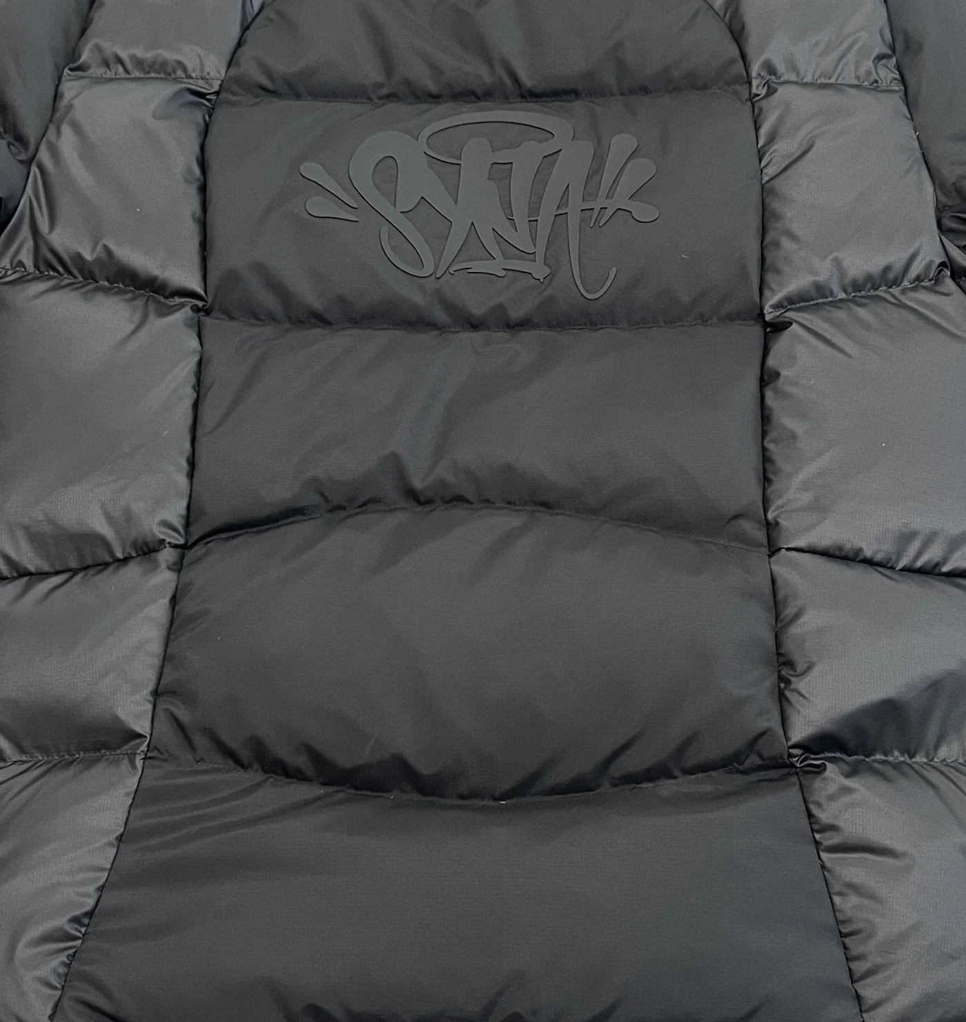 SYNA WAVE PUFFER JACKET (BLACK)