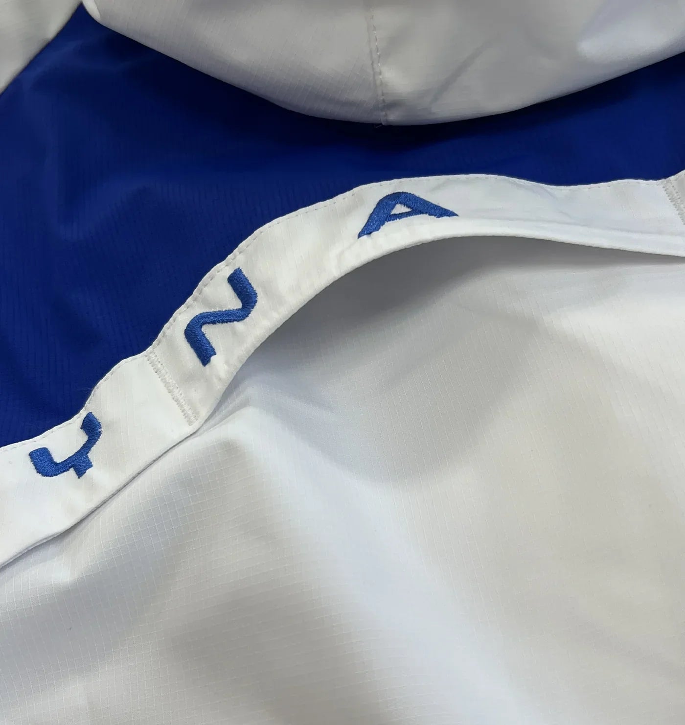 SYNA VORTEX WOVEN JACKET (WHITE/BLUE)