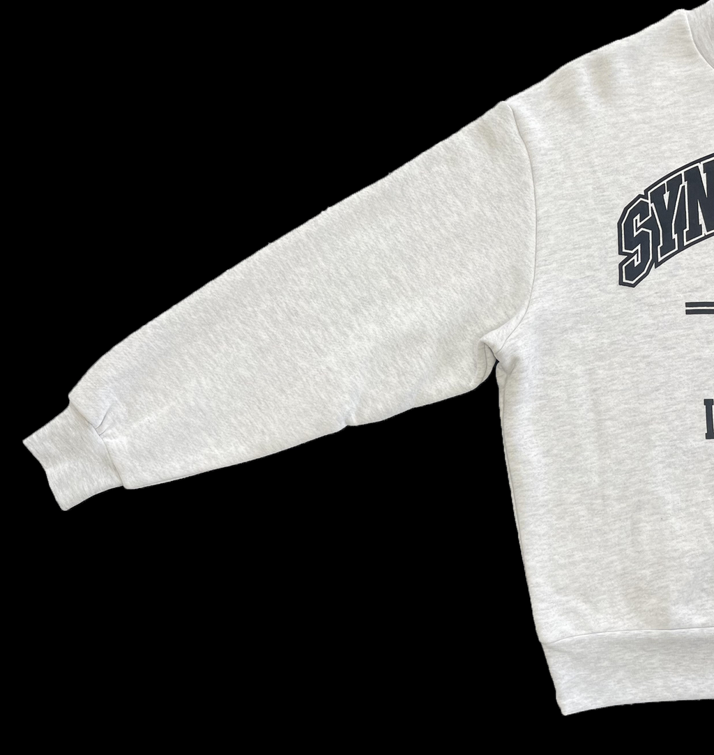 SYNA COLLEGE CREW SWEATER (GREY)